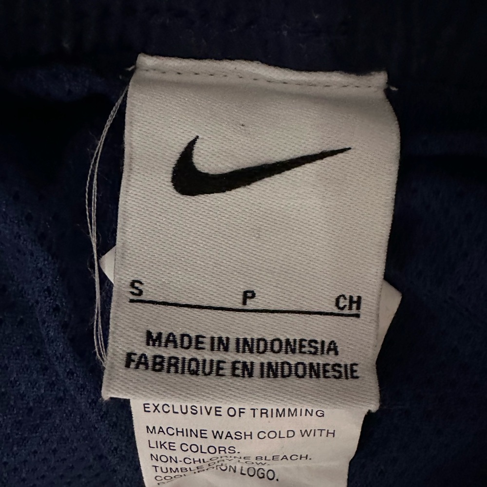 Nike's Essential 9” Solid Lap Swim Trunks - image 5